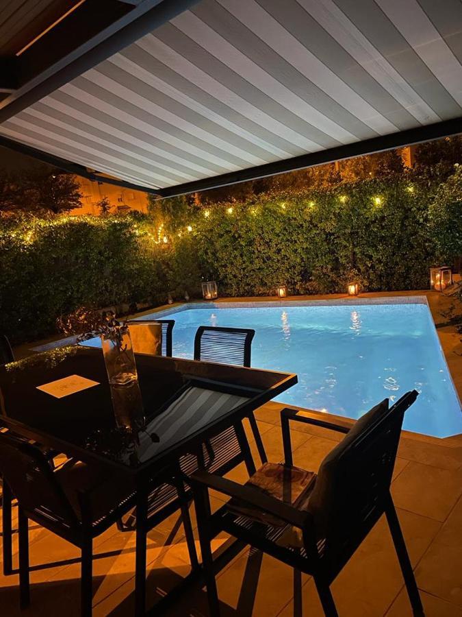 Space In The Villa With Poll Near Golf In Madrid Exterior photo